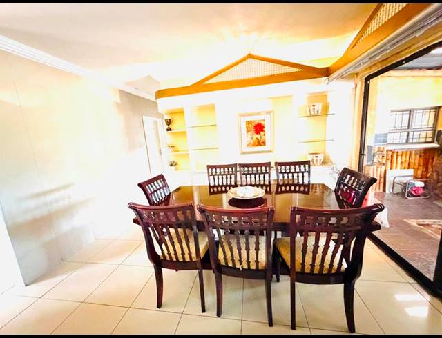 4 BEDROOM HOUSE FOR SALE IN YELLOWWOOD PARK